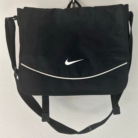 Vintage Nike center swoosh messanger bag 2005 Y2K Laptop crossbody pockets - Picture 4 of 16